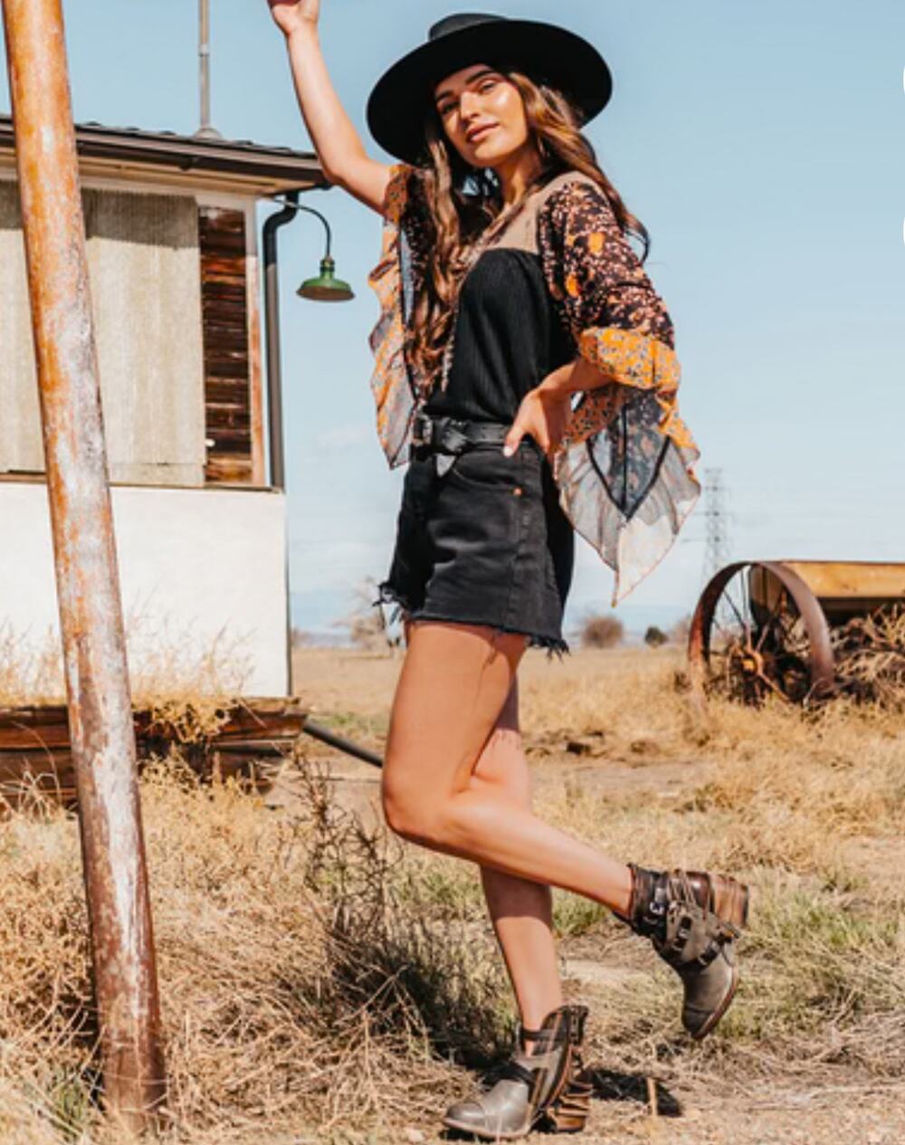 FREEBIRD BY STEVEN Crue Booties Tan Multi Boots 8 Snakeskin